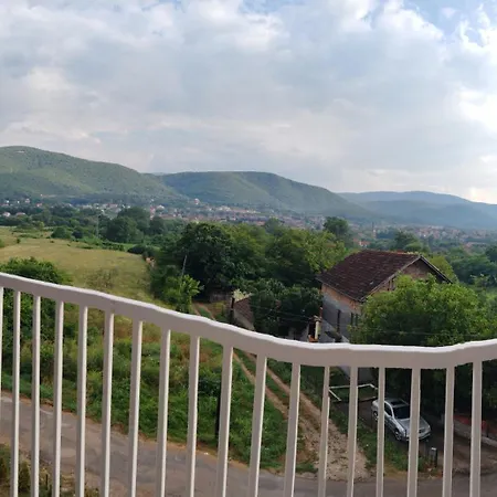 Sa Pogledom Na Ozren 아파트 *