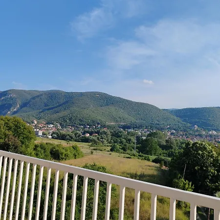Sa Pogledom Na Ozren 아파트