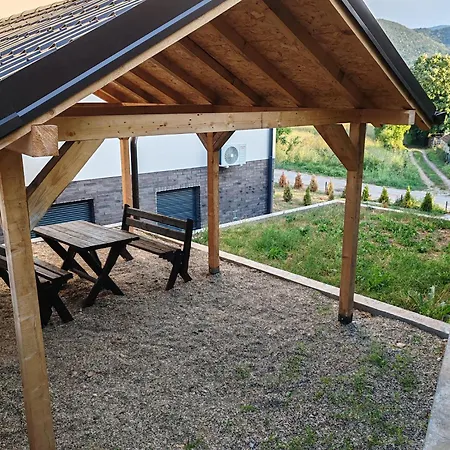 Sa Pogledom Na Ozren 아파트 *