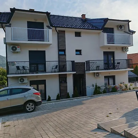 Sa Pogledom Na Ozren 아파트 *